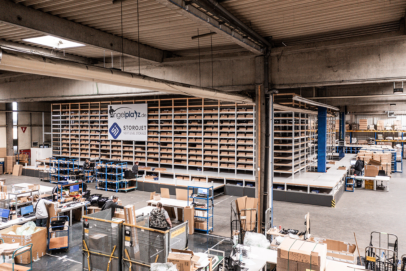 Angelplatz.de automates its small parts warehouse with an existing STOROJET system